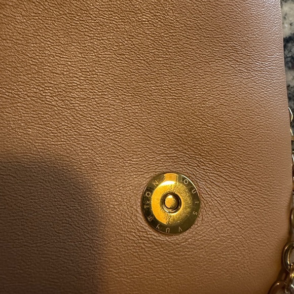 Louis Vuitton Coussin Pochette Leather Bag in Camel with Chunky Chain - Picture 6 of 9